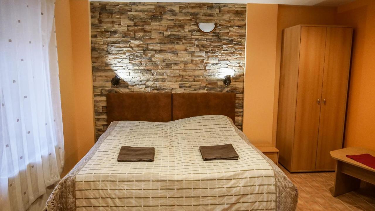 Penzion Na Hradbach Louny Eksteriør billede